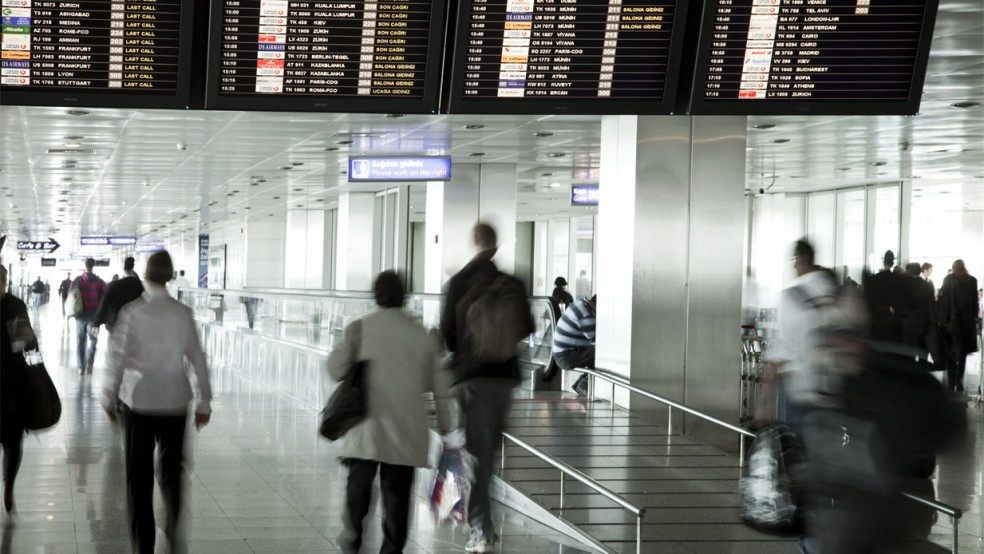istanbul atatürk airport flight information screens