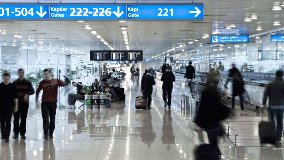 istanbul atatürk airport boarding gate signage