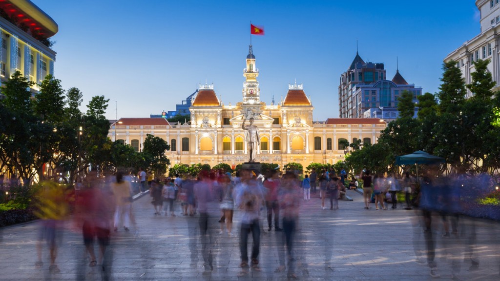how to get from airport to ho chi minh city