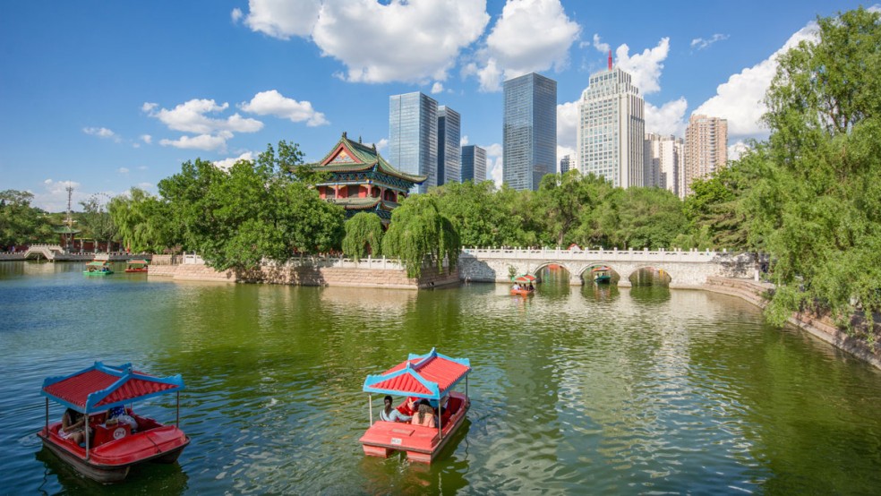 lake in urumqi