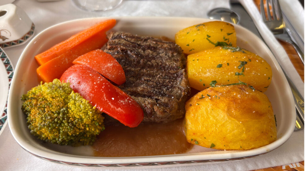 Air Niugini food onboard