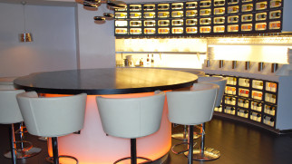 bar in skyteam lounge t4 heathrow airport