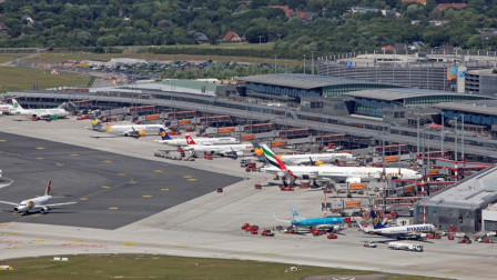 hamburg airport parked aircraft