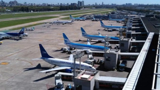 buenos aires jorge newbery airport parked aircraft