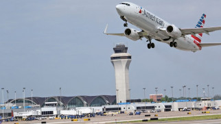 st. louis lambert international airport aircraft taking off