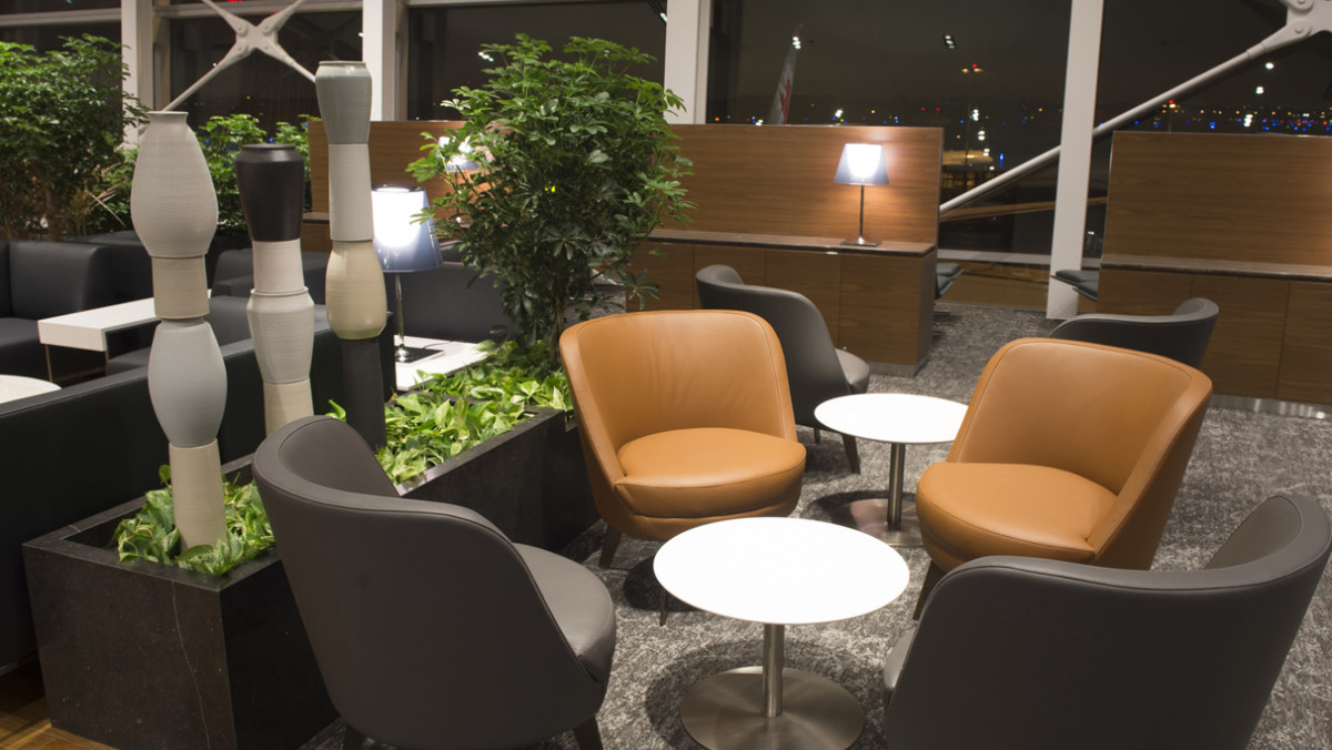 Air Canada Domestic Maple Leaf Lounge at Montréal Trudeau Airport