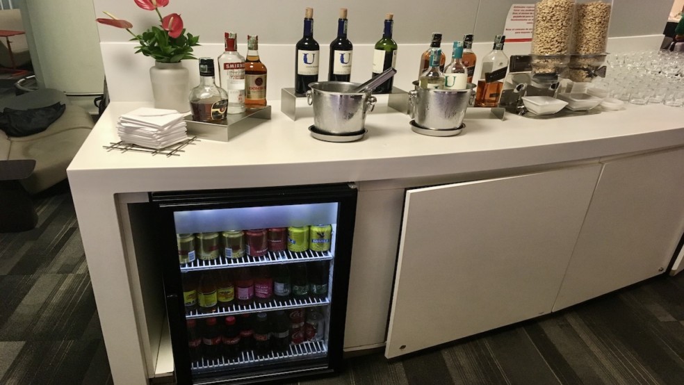 avianca sala vip lounge bar bogota el dorado airport