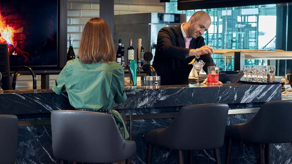 plaza premium lounge bar terminal 2 helsinki airport