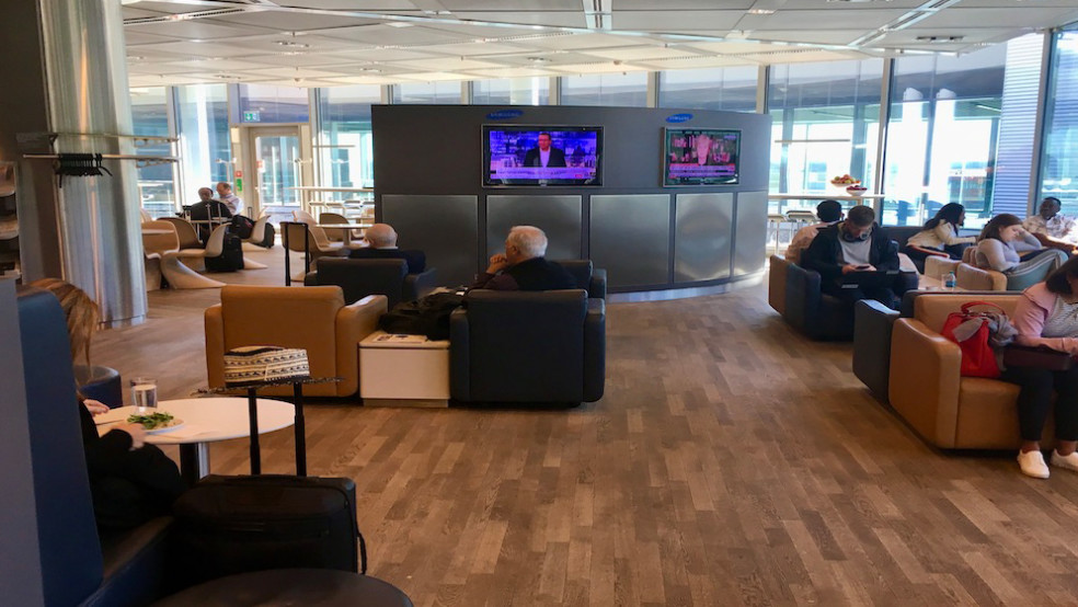 Lufthansa 4-Star Business Class Non-Schengen Lounge At Frankfurt Airport