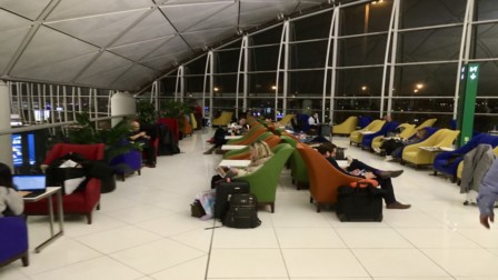 thai airways royal silk lounge hong kong international airport seating