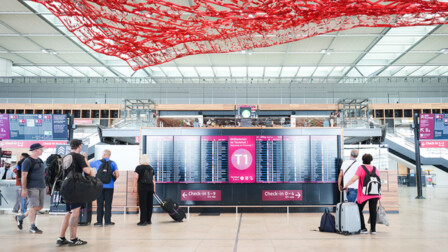 flight screens berlin brandenburg airport