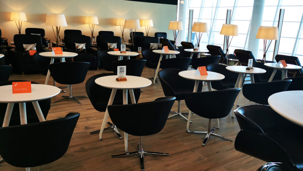 gulf air lounge dining area