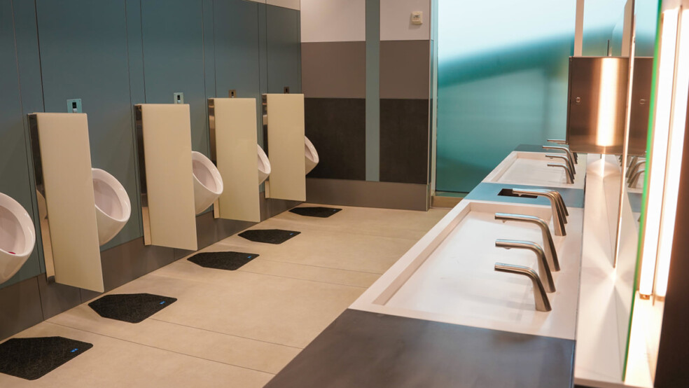 houston hobby airport men's washroom