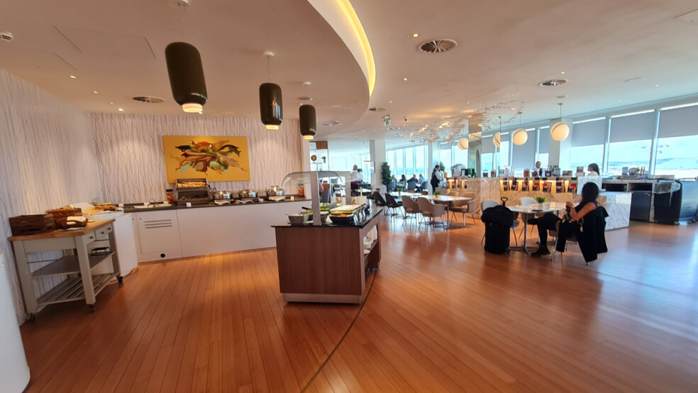 dining plaza premium lounge gatwick airport