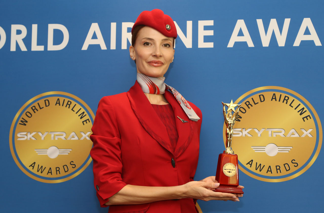 Turkish Airlines cabin crew receives the pre-awards prize
