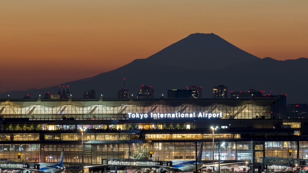 tokyo haneda airport at night