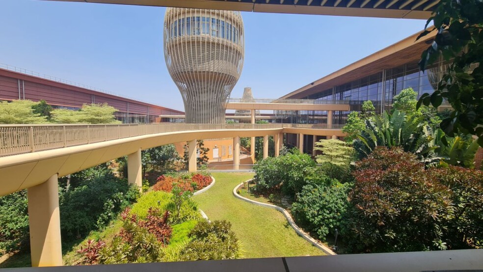 Bangalore Kempegowda terminal 2 gardens