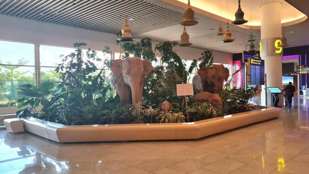 Bangalore Kempegowda terminal 2 elephant sculptures