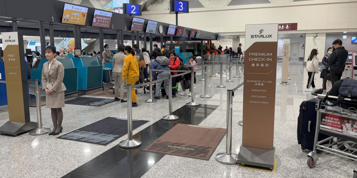 STARLUX Airlines check-in