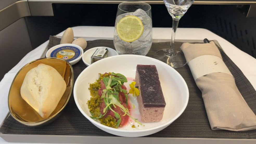 Starlux airlines food onboard