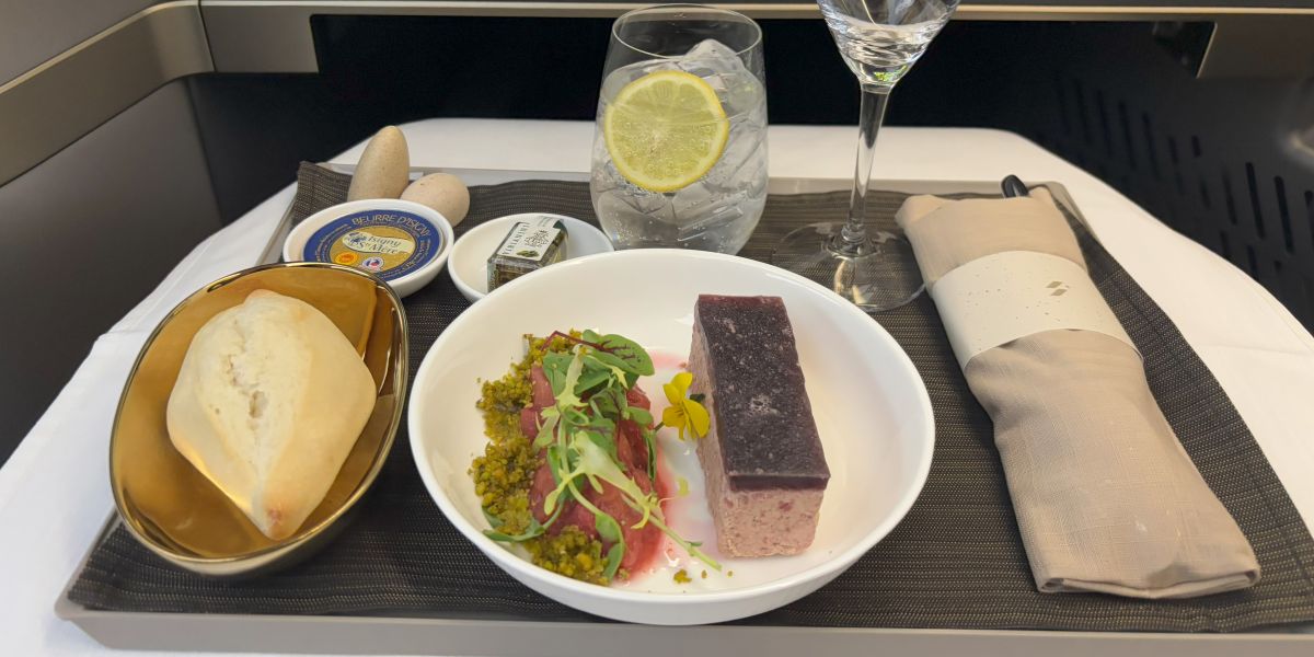 STARLUX Airlines onboard dining
