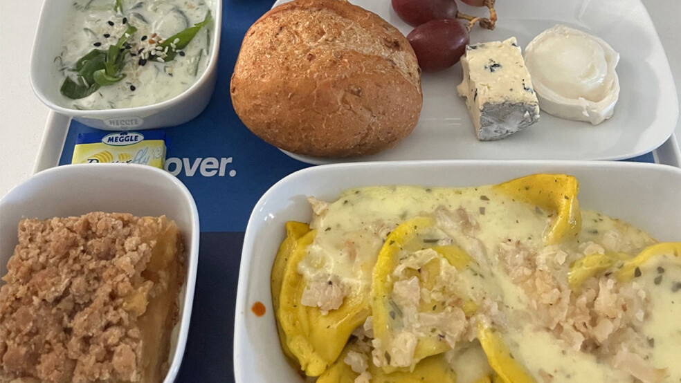 Discover Airlines onboard catering